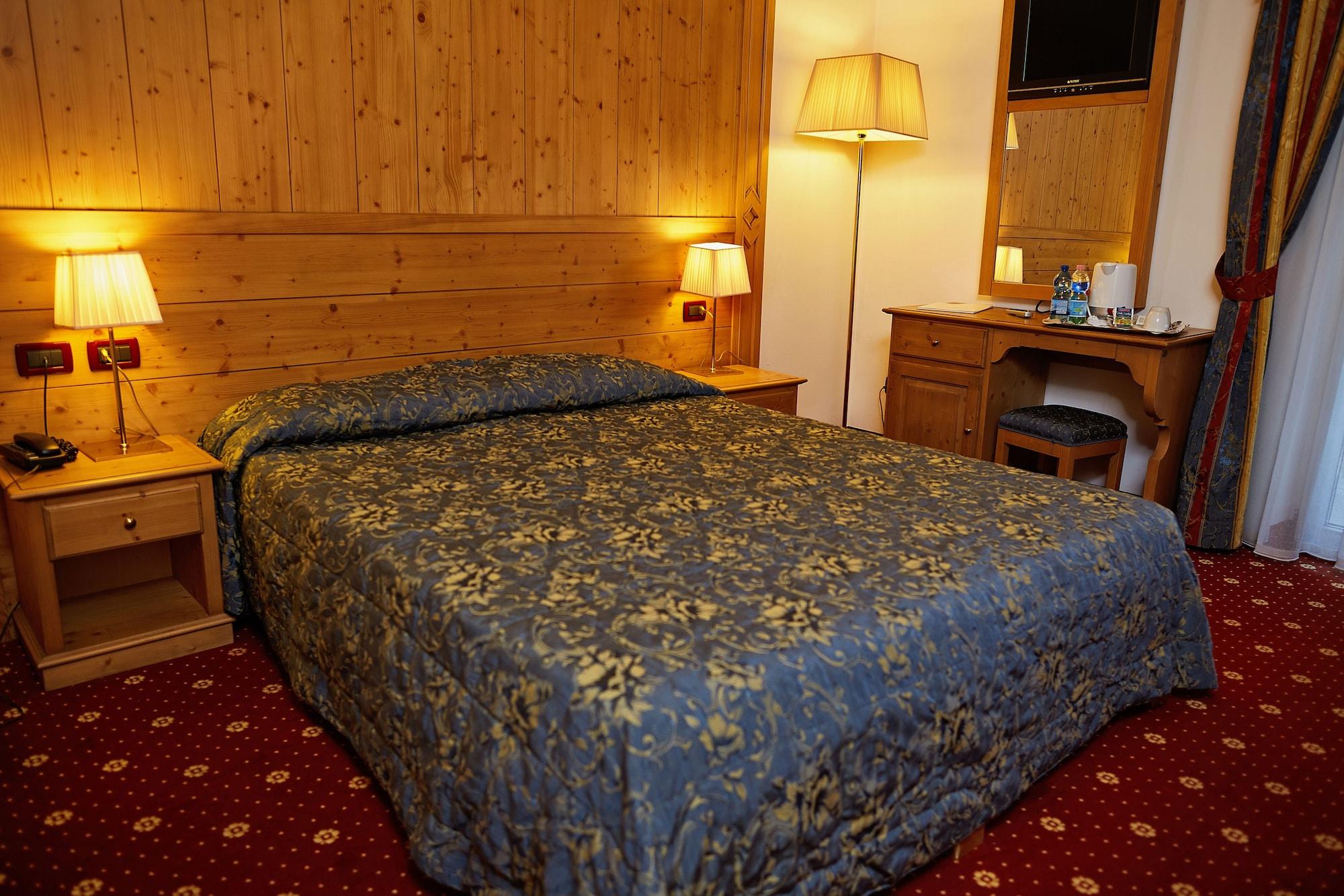 GH Hotel Monzoni Pozza di Fassa Esterno foto