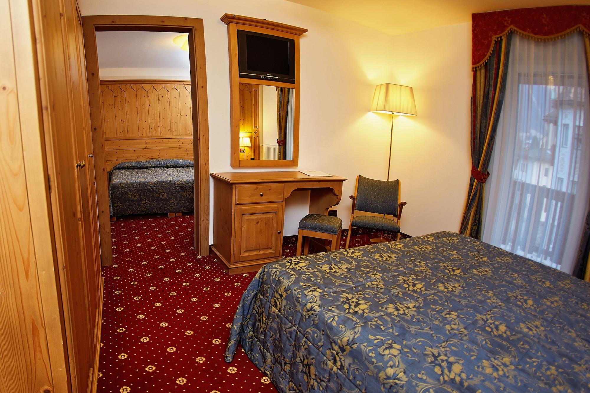 GH Hotel Monzoni Pozza di Fassa Esterno foto