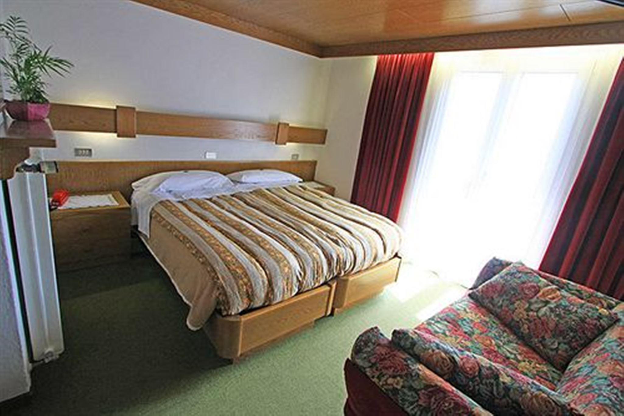 GH Hotel Monzoni Pozza di Fassa Esterno foto