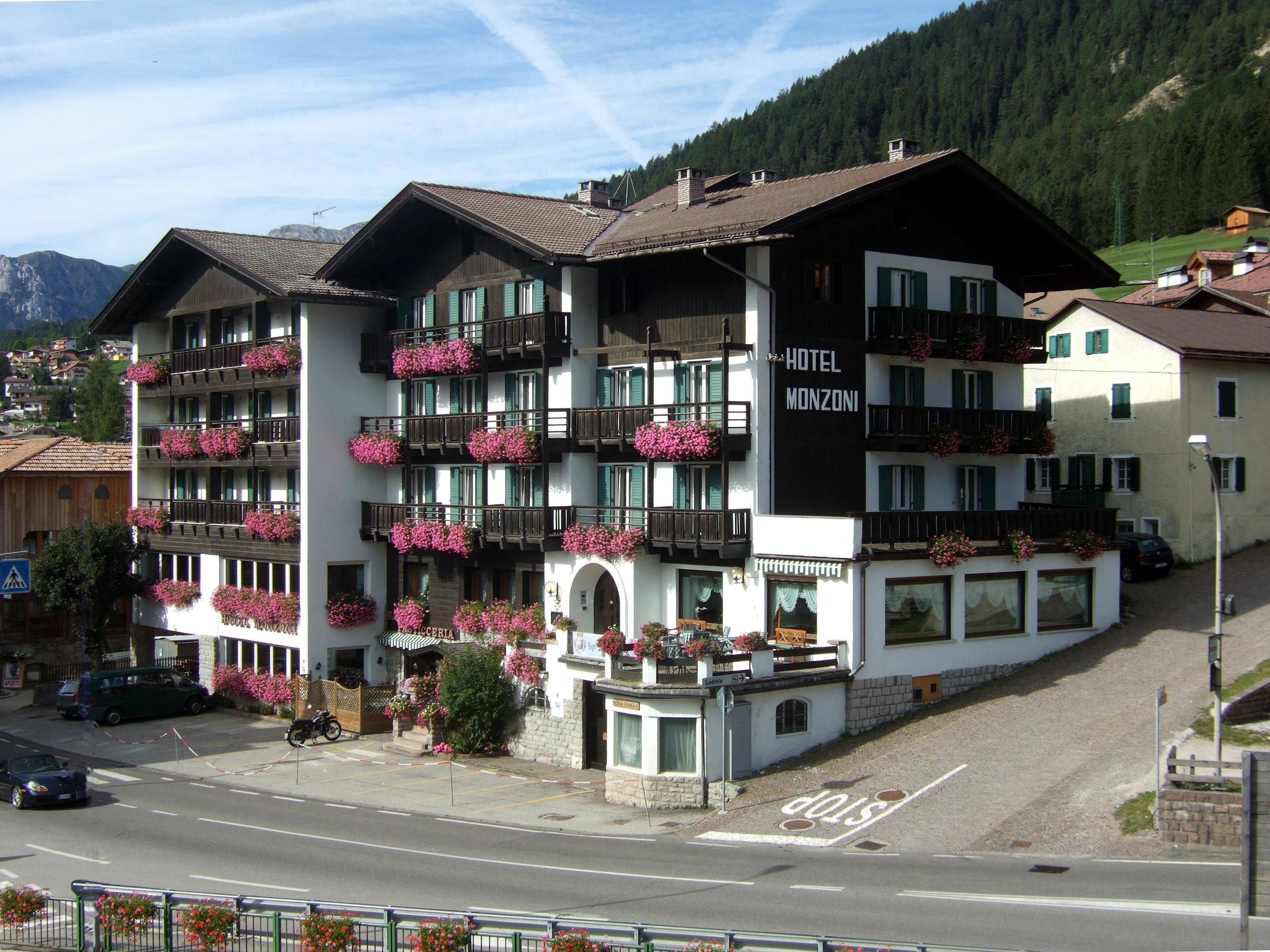 GH Hotel Monzoni Pozza di Fassa Esterno foto