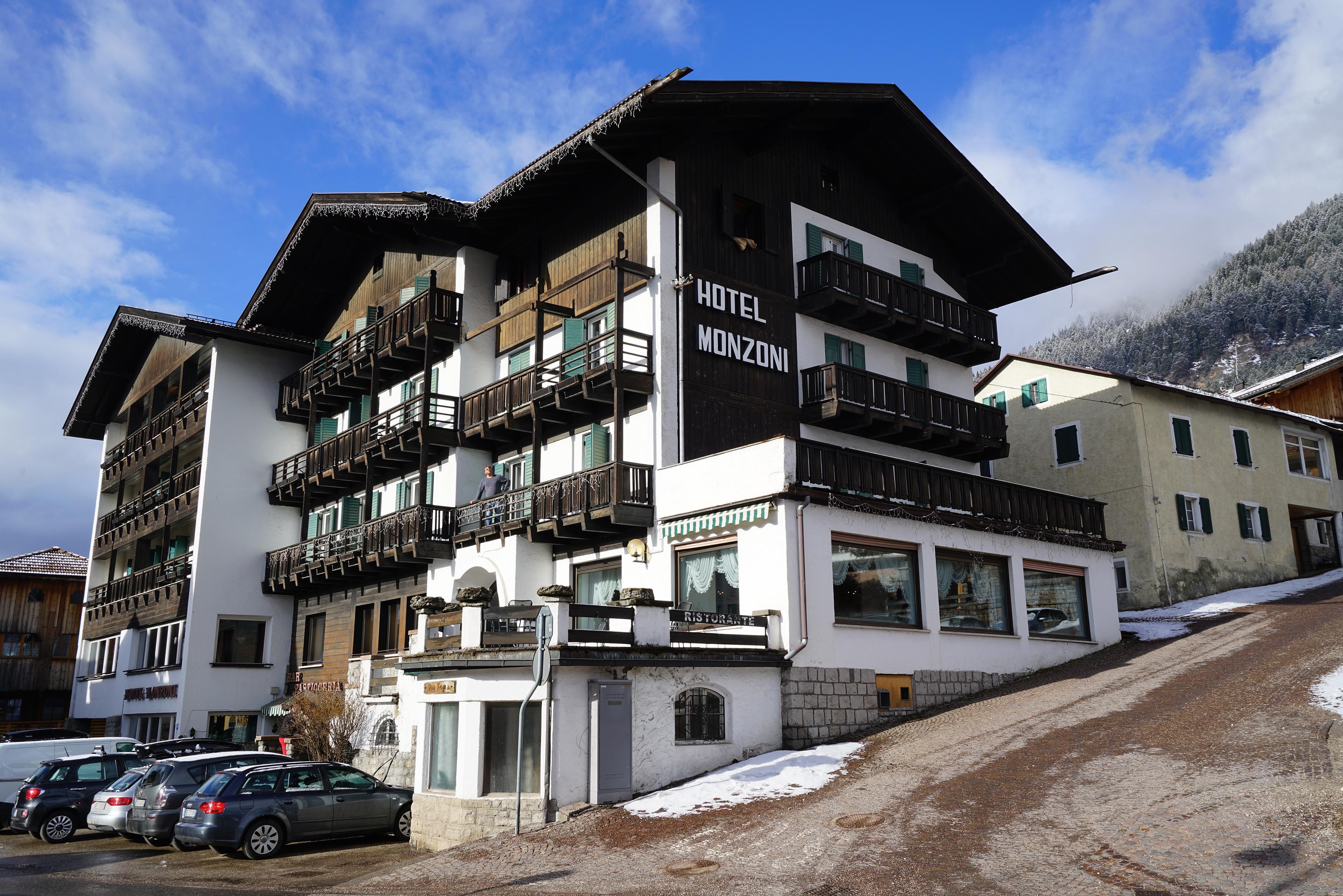 GH Hotel Monzoni Pozza di Fassa Esterno foto