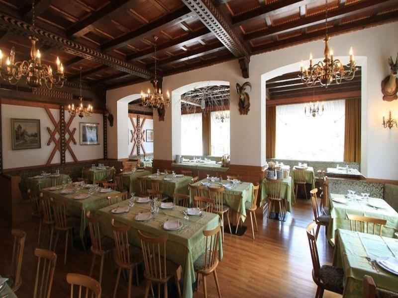 GH Hotel Monzoni Pozza di Fassa Esterno foto