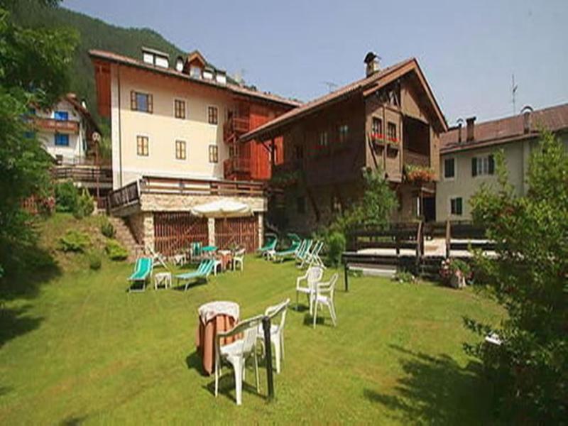 GH Hotel Monzoni Pozza di Fassa Esterno foto