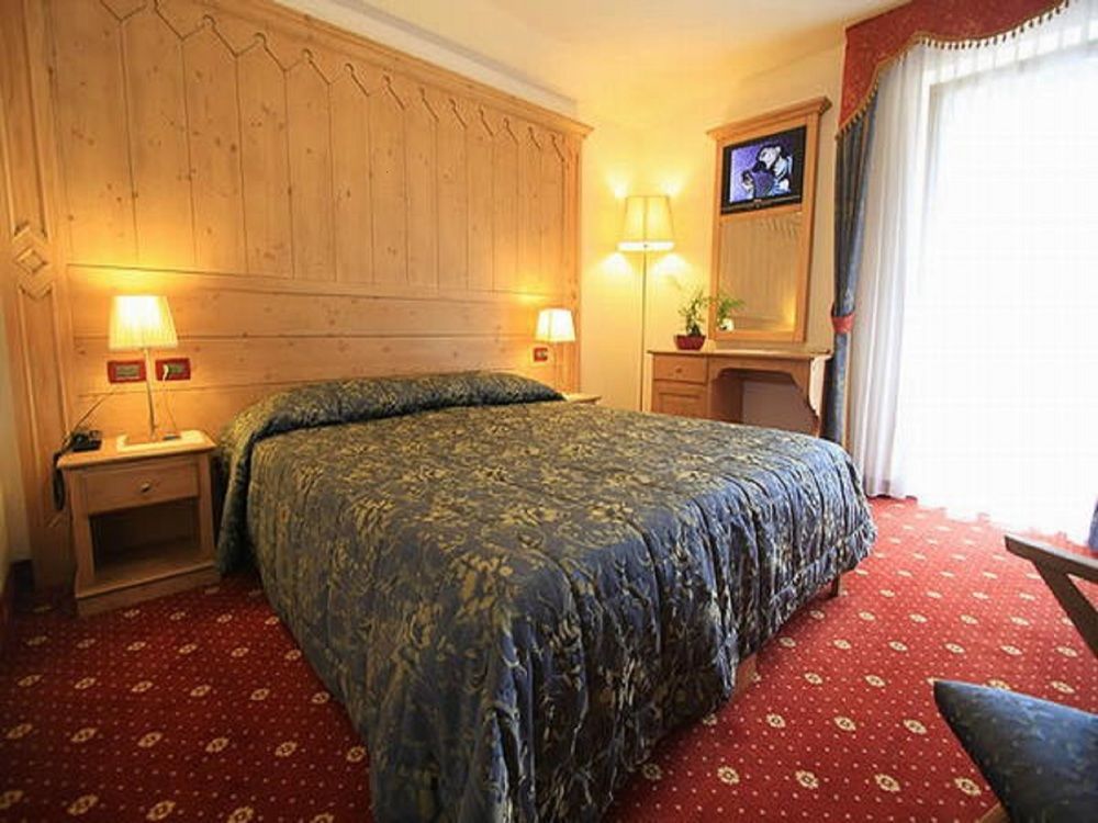 GH Hotel Monzoni Pozza di Fassa Esterno foto