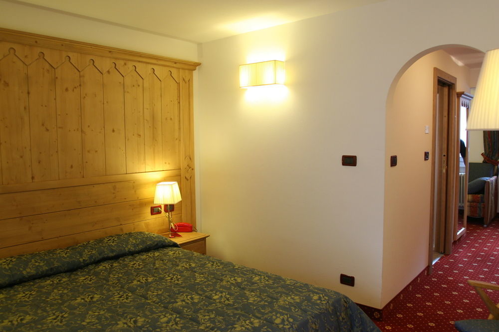 GH Hotel Monzoni Pozza di Fassa Esterno foto