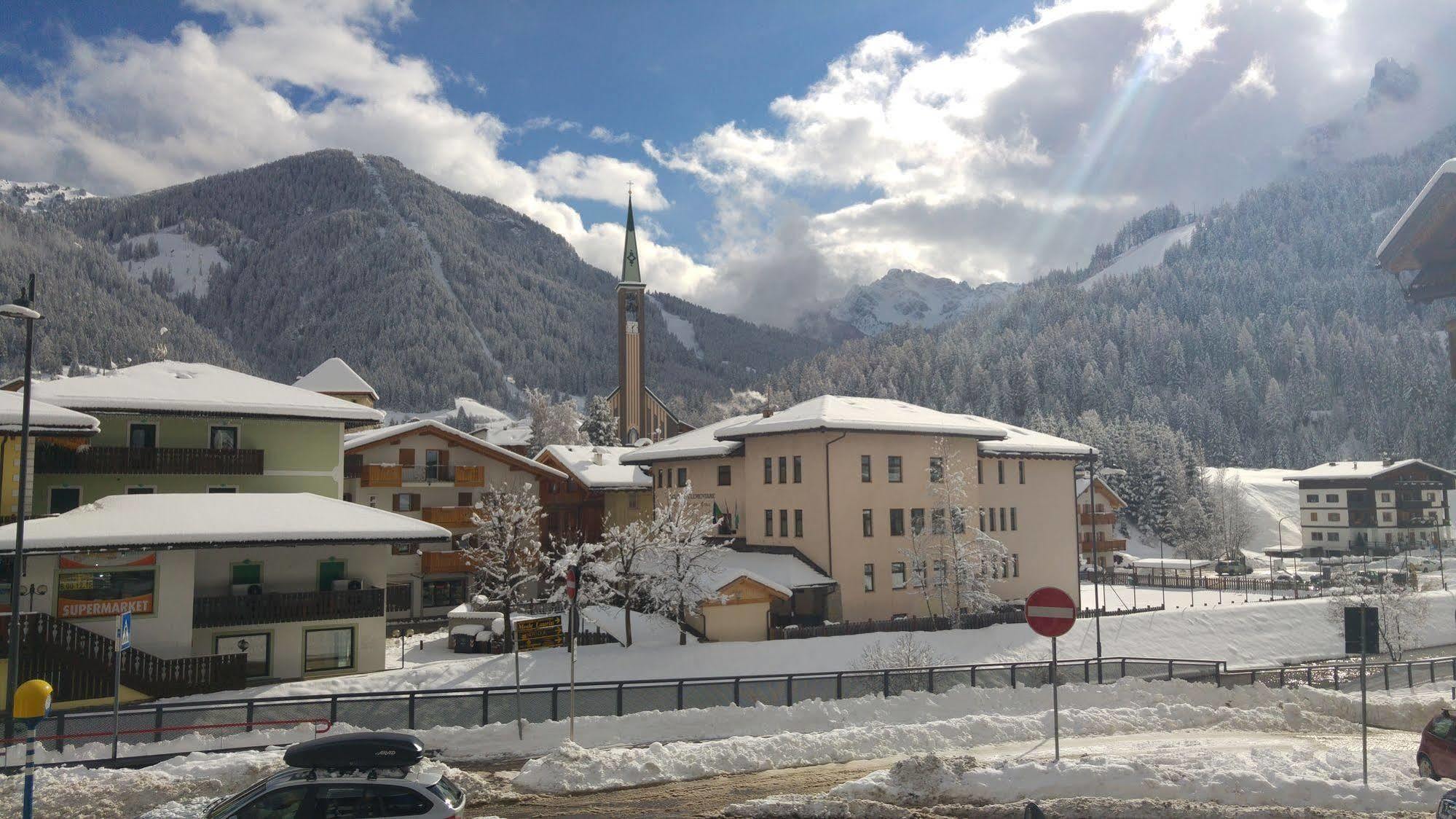 GH Hotel Monzoni Pozza di Fassa Esterno foto