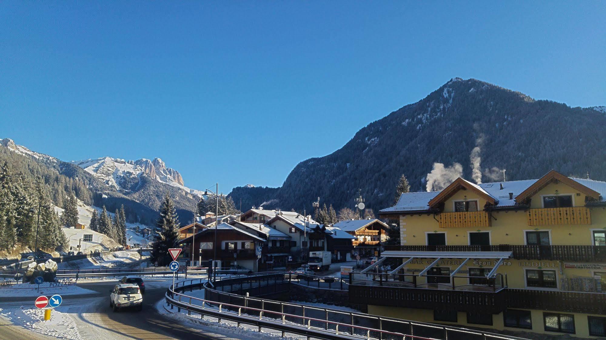GH Hotel Monzoni Pozza di Fassa Esterno foto