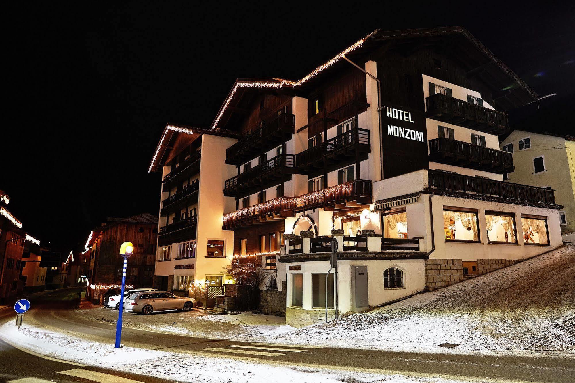 GH Hotel Monzoni Pozza di Fassa Esterno foto