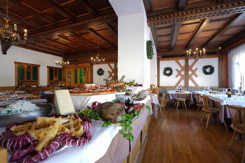 GH Hotel Monzoni Pozza di Fassa Esterno foto